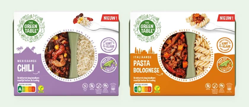 Zwei Fertiggerichte von The Green Table im Sleeve mit Sichtfenster: Chili und Pasta Bolognese